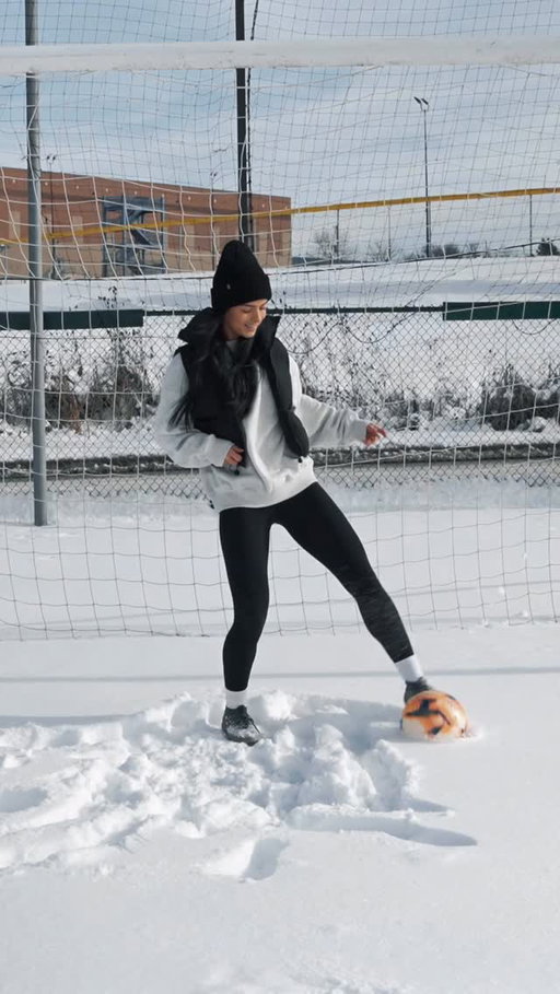 So excited to be joining the @dicksvarsityteam as a captain this year! ⚽️     Applications are now open for the 2026 DICK’S Varsity Team. Perks to being on the team include getting paid to create content, score free gear, be featured on @dickssportinggoods socials and so much more!  Apply now at dicksvarsityteam.com 🔗 Applications close Feb 3!   #dkspartner