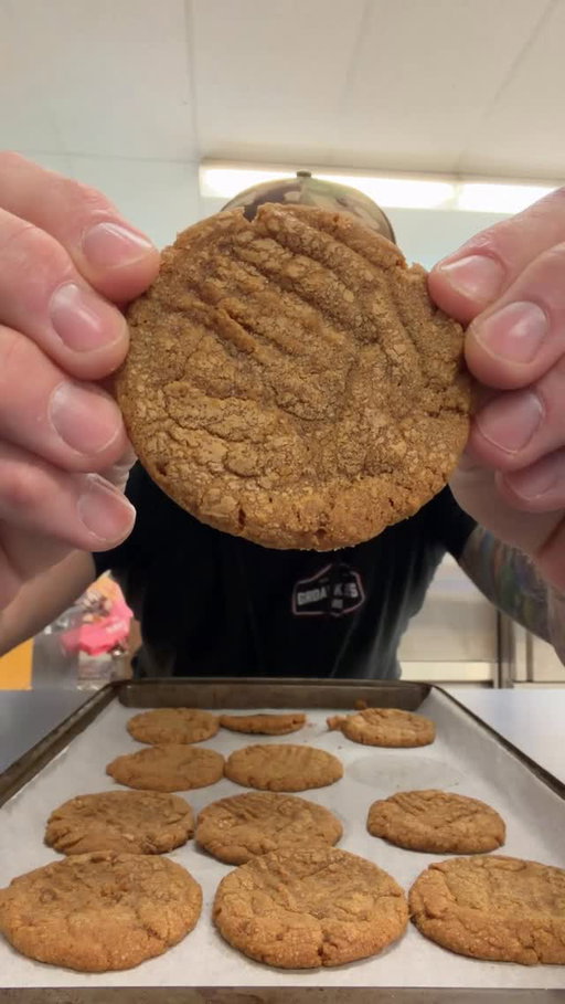 I find it funny that @biscoff turned a cookie into a spread and I turned it back into a cookie 🤣🤷🏼‍♂️

1 Cup Biscoff Cookie Butter
1/2 Cup Sugar
1 Egg

Make balls and bake at 400 for 10-12 minutes. Chill and Enjoy! 

#groarkboysbbq #themeatteacher #culinaryteacher