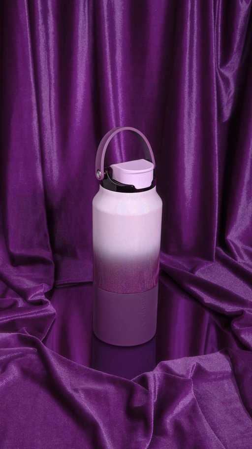 Falling fast for a fade that sparkles back 😍 We’d like to introduce you to Violet Crush – a purple glitter ombré Brü that’s a total heart stealer! Here’s everything you need to know about this upcoming collection:
💜 A premium glitter ombré that fades from a deep violet to a light purple
💜 100% leakproof
💜 Hand wash only
💜 Limited-edition
💜 Available 01.23 @ 9:30am MST