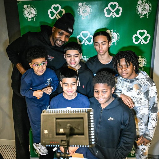 Chris Boucher and the SlimmDuck Foundation brought 40 youth together at the Auerbach Center to focus on mental health and well-being. Barbershop, basketball, gaming, and conversations with mental health professionals provided support, resources, and community 💚