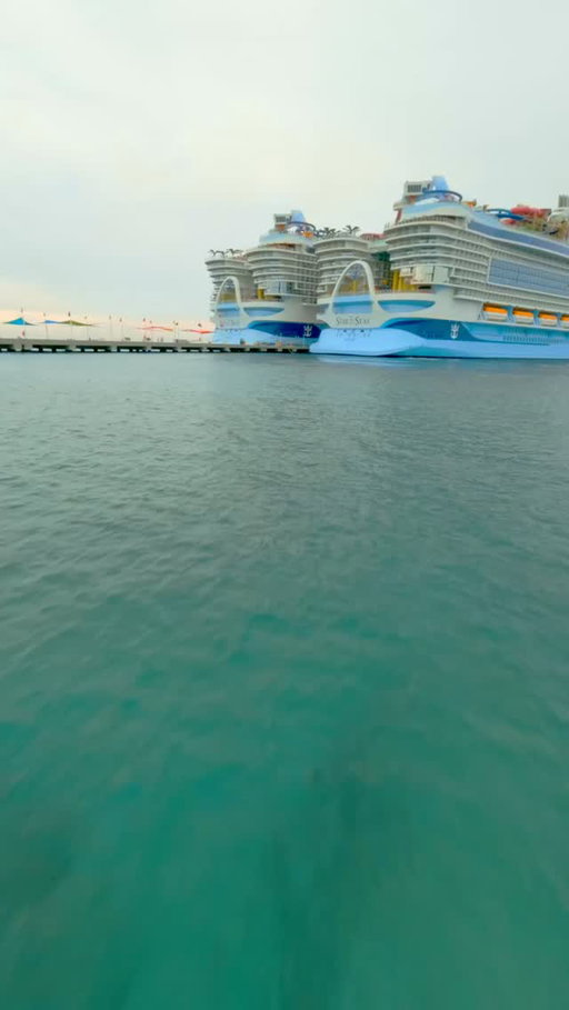 It’s okay to stare. 😏⁣
⁣
📍Icon and Star of the Seas at Perfect Day CocoCay
