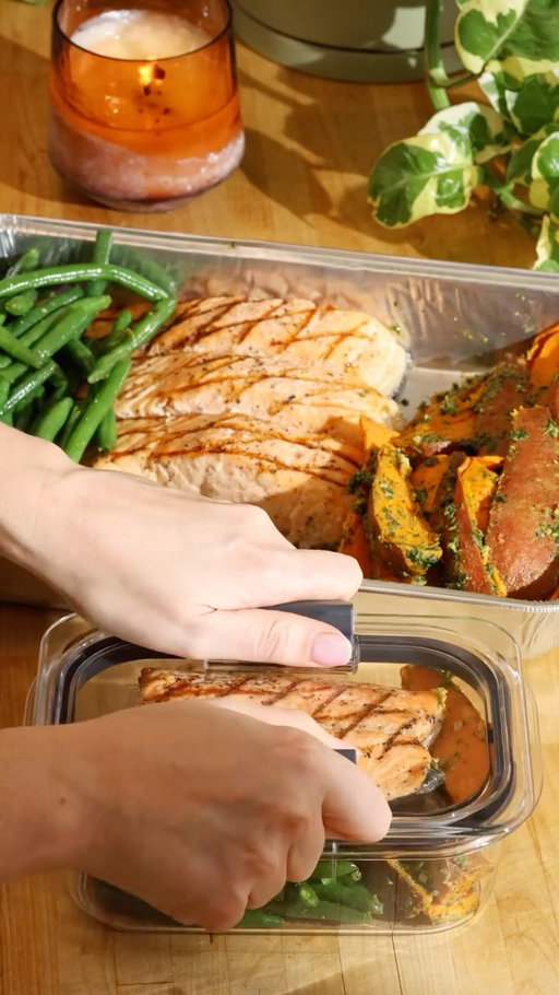 Our Family Meals make the perfect meal prep hack. Grab a prepacked option, or build your own at the prepared foods counter. What’s your favorite combo? 😋