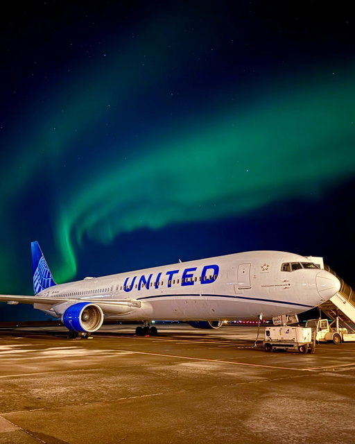 Aurora 🤝 AvGeek aura
This week's epic solar storm was worth waiting more than 20 years to witness. 💫

 📸: Siggi Magg