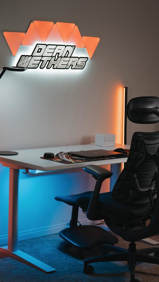 I optimize my sleep, workouts, and screen time.
My desk finally caught up.

The @autonomousdotai Desk 5 AI tracks your environment, learns how you work, and adapts automatically.
One number gives you a quick check.
The app shows why.

That number is your Work Wellness Score.

I am testing the app early before public launch. Final UI coming soon.

5% off with my code DESKAIDEAN valid until the end of Jan
Link in bio