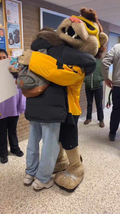 Sometimes a hug is all we need. #NationalHugDay 🤗

#UWaterloo 🖤💛