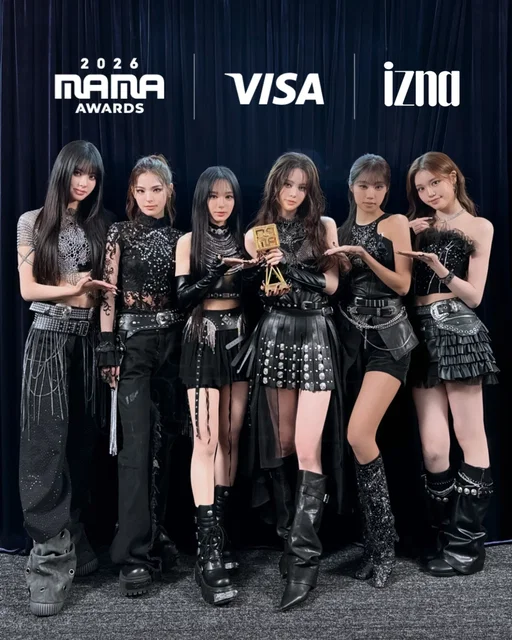 one blends in, one clocks in... #tobecontinued #izna #이즈나