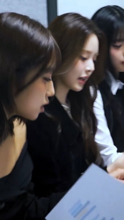 meet your new work besties... #tobecontinued #izna #이즈나​