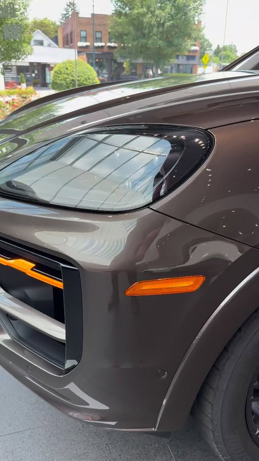 Nothing is more distinguishing then Porsche’s LED headlights with matrix beam technology. Using speed, cameras, and navigation to ensure ideal illumination.