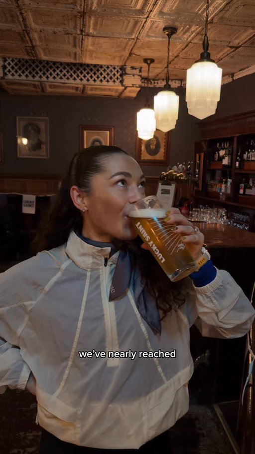 I can’t believe we are nearing the end of January?! AD I celebrated with @luckysaintbeer and @youngspubs at @catandmutton this Blue Monday with a 5k follow by alcohol free pints and can defo recommend a run with friends and a visit to the pub to get you through this last week or so🍻💙