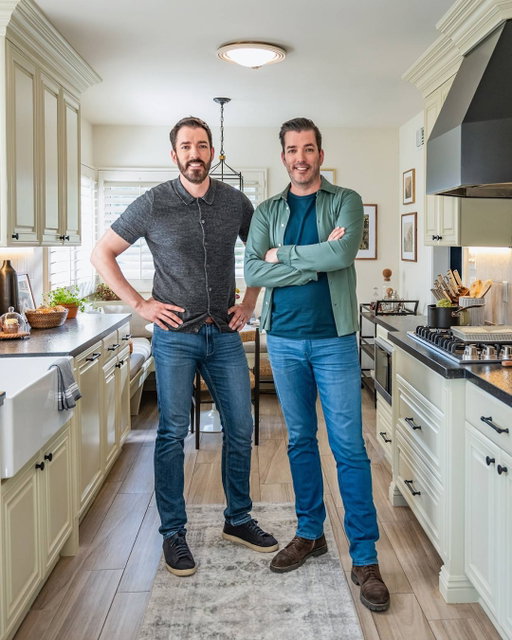 With four kids, four dogs, and the hopes of fostering a child, Stephanie and Mike called on the right duo to help make their home functional for everyone. See how they did it at the link in our bio! 🛠️