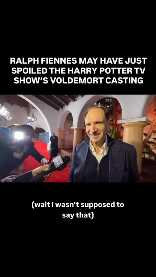 Did he just… 😳 

#voldemort #ralphfiennes #harrypotterseries #cillianmurphy #harrypotter #casting #production