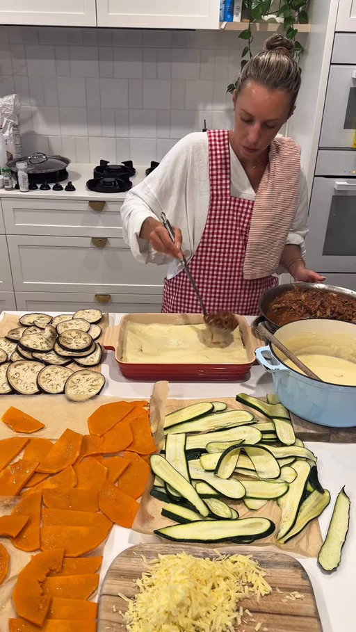 Why make 1x wholesome lasagne when you could be making 3x for almost the same effort…

How I work smarter, not harder at feeding my family wholesome, healthy dinners throughout the week❤️ 

#healthyfamilymeals #familydinner #healthydinner