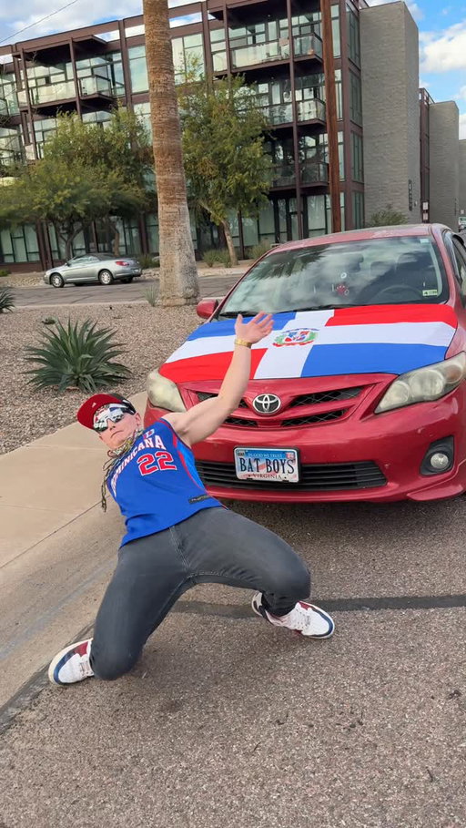 Need someone to teach me how to dance dembow😅🇩🇴 Shoutout to @bannedgio for the inspiration🇩🇴🤣 This could be a fire trend @jeyone_ 🔥

#toyota #dominican #gringo #spanish #dembow