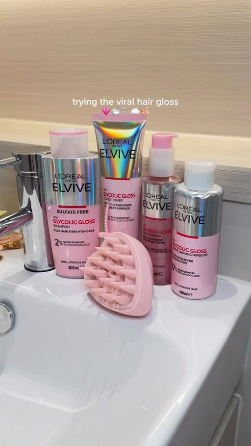 ✨🤍Glaze donut hair routine! 🎀

Perfect refresh for the holiday season hehe

I absolutely love the @lorealparis Elvive Glycolic Gloss range!!! It makes my hair so silky smooth and soft and tames any frizz instantly! 🤭

It also provides such nice shine and also exfoliates my scalp gently. 

Not sure what kind of pink magic they put in here but I LOVE IT! 🫶🏻

The lamination glass is meant to seal hair cuticles with long lasting glaze and smooths and flattens it out and so it reflects more light and is protected as a result hehe. 

Would you try this? 

#lorealparis #lorealparishaircare #elvive #glasshair #hairwash