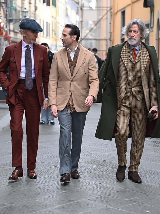 @gui_bo, @hespokestyle, and @franz_1955 on the streets of Florence during Pitti Uomo.

#pittiuomo109 #pittiuomo #sartorial #streetstylemen #mensweardaily