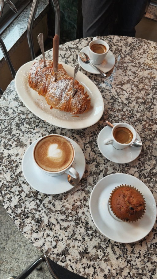 #2609 cappuccinos worth waiting for, an underground cigar lounge, and some of the best espresso martinis in the north end :) this place has been pulling espresso since 1929 and it’s still one of the city’s favorite places ☕️🍸

📍 @caffevittorianorthend