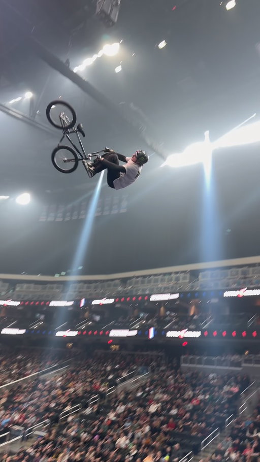 @bradybakerbmx is just toying with the ramp at this point 🔥