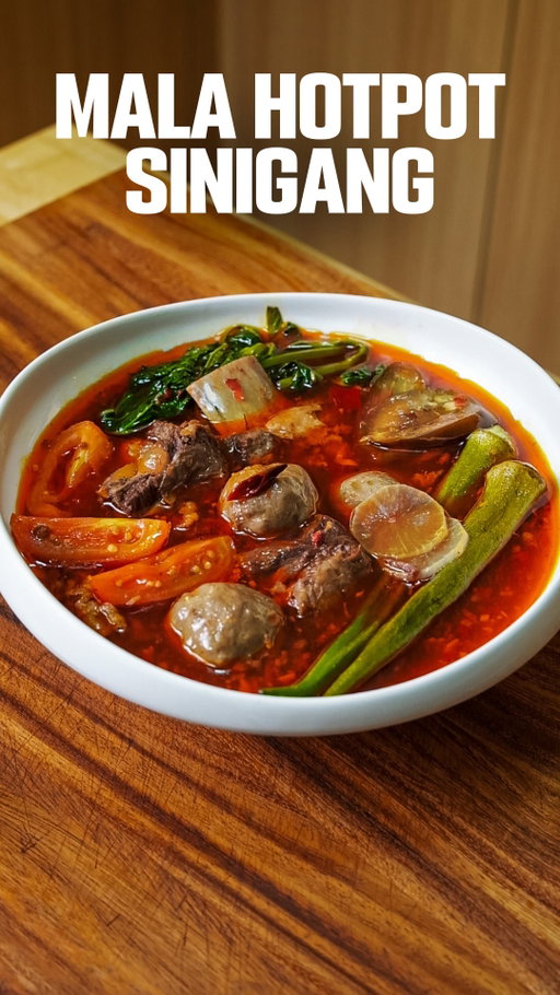 Mala Sinigang 🌶️🥣

At first glance, you wouldn’t even guess this is sinigang. The aroma is all mala. Bold, spicy, and numbing. But once you take a spoonful, the sourness comes through right away. Rich, tangy, and deeply layered.

I kept the broth clean and didn’t add milk like you would in a typical malatang hot pot, so the sinigang stays front and center. And cooking all the veggies down hot pot–style just made sense. Sinigang already has so many components, and every bite ends up a little different.

It’s spicy, around a 6–7 out of 10, but really enjoyable. Definitely not your usual sinigang, but worth trying if you’re feeling creative.

Tag someone who loves spicy food 🔥