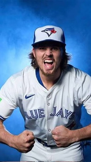 Flashback Friday: 10/24/2025

World Series Game 1. What a way to start a series. @addisonbarger pinch hit GRAND SLAM. The First and ONLY pinch hit grand slam in the history of the sport. 

What a cool moment this was. Looking forward to seeing more swings like this in 2026!!