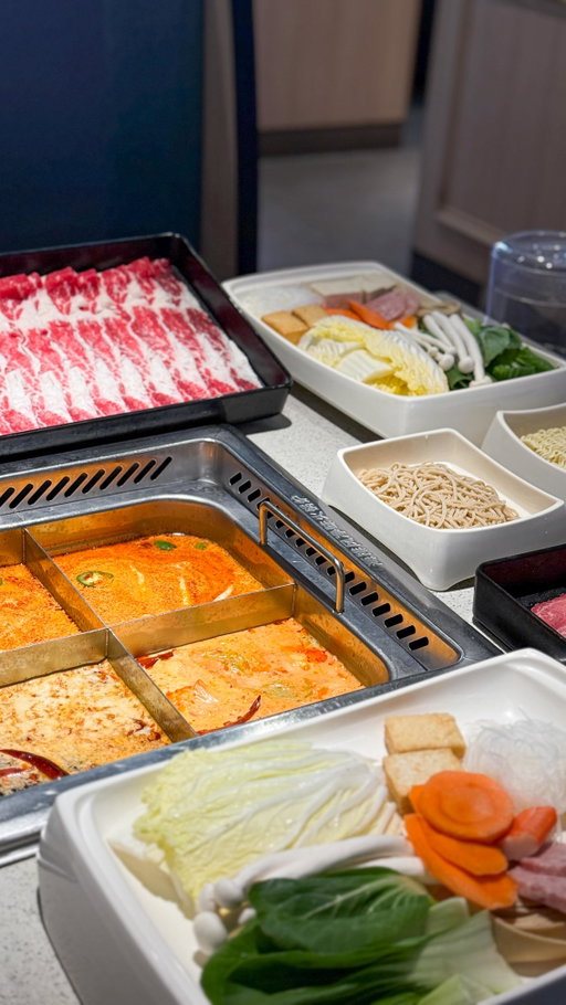 Solo hot pot date? Say less 🍲🔥

Build your own combo at @haidilao_bellevue @haidilao_us with soup, meat, noodles, and unlimited sauce bar for $19.99 or $24.99. What could be better? 😍

Weekdays from 11:00am to 5:00pm - don’t miss it!

#hotpot #hotpotlover #soupseason #seattlefood #seattlerestaurants
