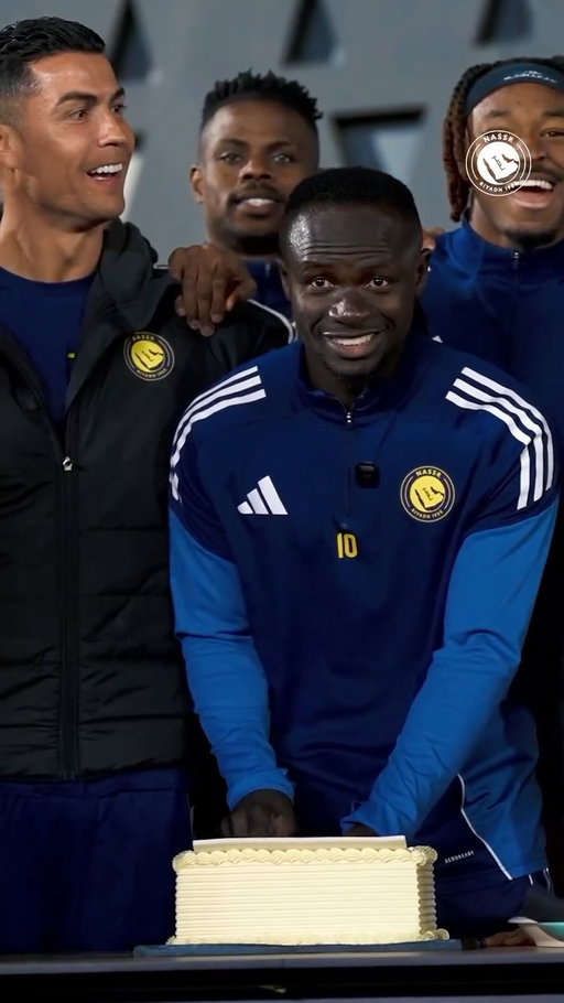 💛
رجـل البطولـة ساديو ماني ينضم لتدريبات ناديه #النصر 🤩
و زملائه يحتفلـون به 💛

Welcoming back our champion, Sadio Mané 🦁 
The Nassr way 💛💛