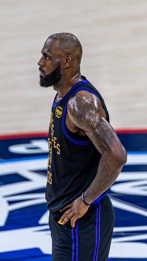 👑 @kingjames 

🎥 @bzfilms83 

#fyp #foryou #foryoupage #basketball #bball