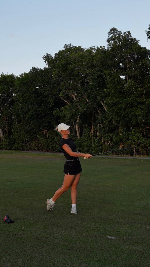 easy swing tempo 

#golf #golfswing #golfer #tempo #swingspeed #womensgolf #swing