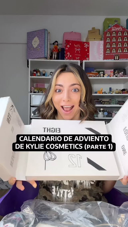 Abriendo el #CalendarioDeAdviento de @kyliecosmetics PARTE 1 🩷 che.. creo que el mejor hasta ahora. 5 productos ya sobrepasaron lo que pagué. @kyliejenner yo digo que me sponsorees bye | #makeup #adventcalendar