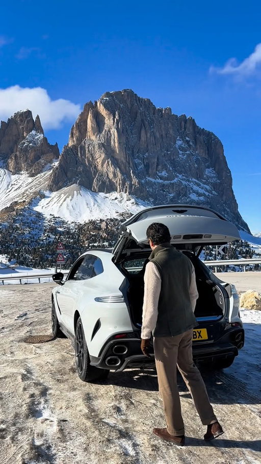 I took the new Aston Martin DBX S out for a ride on the winding, snow-white roads of Passo Sella, Dolomites. Enjoy the sound of the 4.0-litre V8 biturbo engine delivering 727 horsepower, a top speed of 313 km/h, 0–100 km/h in just 3.1 seconds, and 47 kg less than the DBX 707.

#DBXS #ASMR