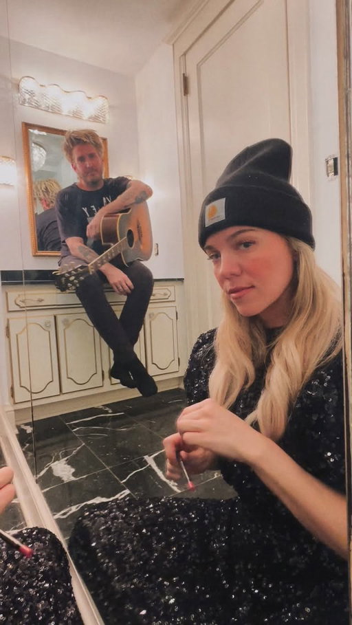 I memorized 10 songs cause you might ask me if I can name 3 ❤️‍🔥🔪 #heartshapedbox #psycho #logical #thebandperry #nirvana (ps. hope y’all are surviving snowpacalypse!) xx