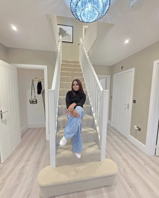 This is what £550,000 gets you in the Uk 🇬🇧 

A 5 bedroom show home tour by Charles Church

Would you pay £550,000 for this show home? Yes or no and why?

More details in the comments 👇🏼👇🏼