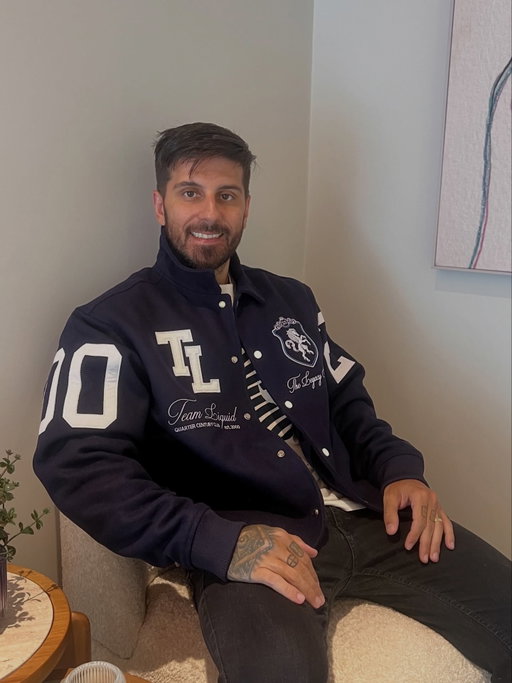 Sequissi sem ser vulgar!!! 25 anos de @teamliquidbr. Aproveitando pra postar essa Varsity Jacket, exclusiva, em 6x sem juros!!!! Muito linda e qualidade premium!!!!