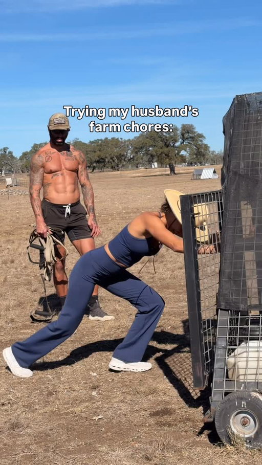 that was a fun swap 🤠 i still think my wheelbarrow method works but i dunno!!
@pontious_ranches 

OOTD @vuoriclothing AllTheFeels set in blue coast <33

#husbandandwife #ranchlife #farm #vuoripartner