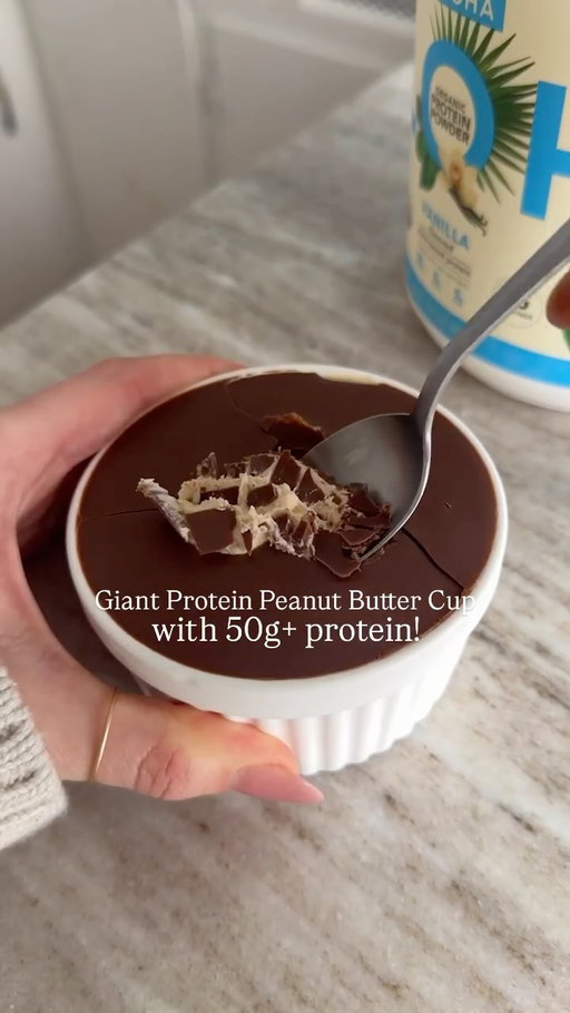 VIRAL GIANT PROTEIN PEANUT BUTTER CUP with over 50g of protein! yup, this one totally lived up to the hype. not too sweet, perfectly creamy, and comes together in just a few minutes! give it a try today, I know you’ll love it too. here’s how to make it:

1/2 cup Greek yogurt
1 tablespoon peanut butter
2 scoop Aloha vanilla protein powder
1 tablespoon melted chocolate chips
 
1. Mix together the Greek yogurt, peanut butter, and Aloha vanilla protein powder in a small bowl until completely smooth.
2. Top the yogurt with an evenly layer of the melted chocolate then refrigerate for at least 10 minutes, or until the chocolate has hardened before eating.

#plantbased #plantpowered #healthyrecipes #healthyliving #healthyfoods #glutenfreedairyfree #proteinrecipes #protein #snacks #healthysnacks #snackrecipes #nobake #proteinsnacks #viralrecipes #proteinpeanutbuttercup
#proteinrecipes