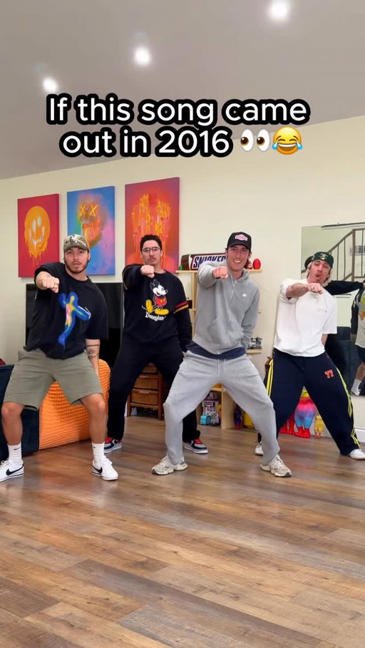 How everyone would dance to this song if it came out in 2016 🕺🔥
Dc: @thewilliamsfam