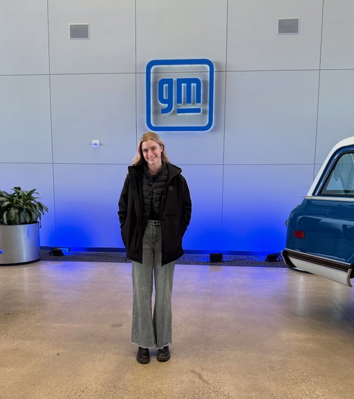Pretty amazing past 2 days getting to tour the @generalmotors headquarters with @chevroletperformance 💙 can’t say much yet, but am so utterly grateful for the opportunities. Looking forward to announcing soon!