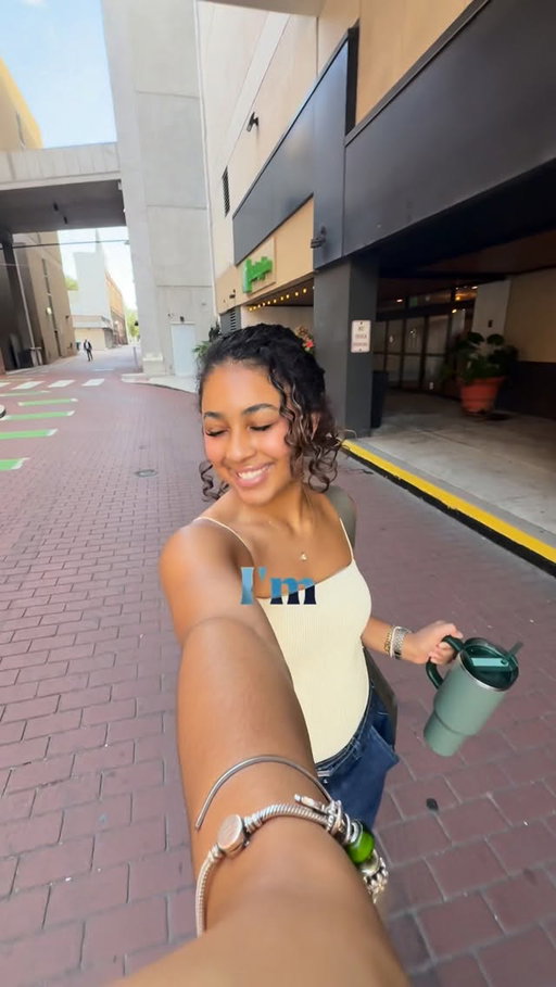 i have never done a introduction in the 5 yeas i’ve done content creation so here it is🙂

#contentcreater #curlyhairstylist #dominicana #curlyhair #explore