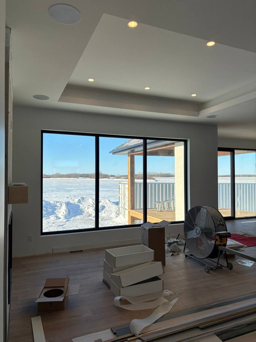 All about Chantilly Lace by @benjaminmoore for this gorgeous new build 😍! 
For all your interior and exterior painting give us a call 204-452-3633 to book your free estimate📱 

#winnipeg #local #localbusiness #painters
