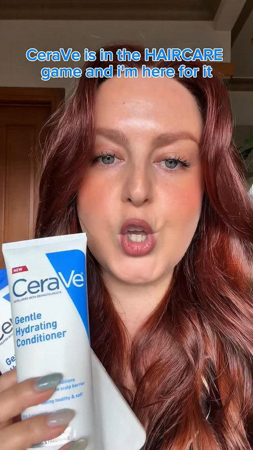 Healthy hair starts with a healthy scalp. Cerave has brought their skincare expertise to haircare in Australia with their new Gentle Hydrating Shampoo & Conditioner, designed for sensitive scalps and daily hydration 🧴 @cerave_aunz 
#sponsored #cerave #dandruff #developedwithdermatologists #haircare