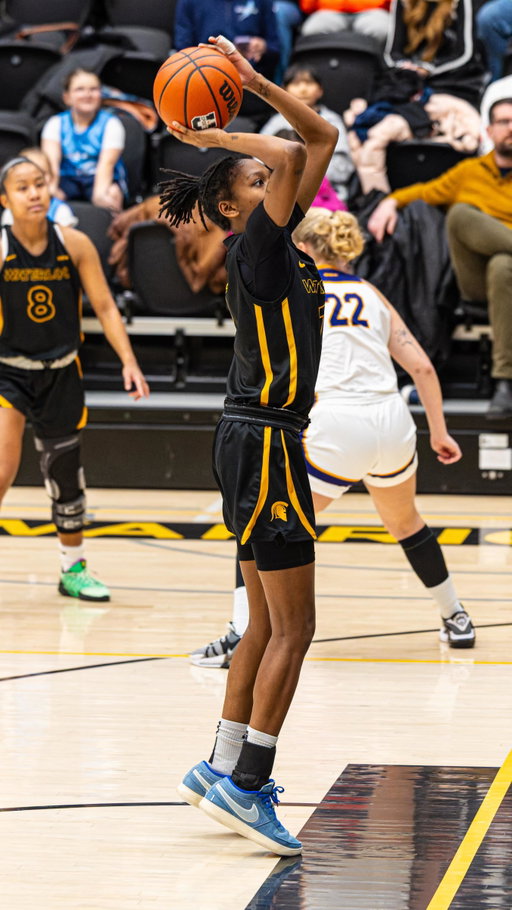 Nothing but net from @kymorastafford1 🤫

🎥: @paulscatalog 
📸: @ccairdsports 

#GoBlackGoGold