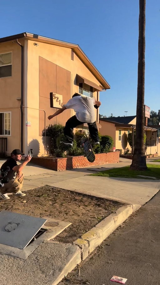 this felt good lol!!!
.
🤳 @spotguidela 
.
.
@adidasskateboarding