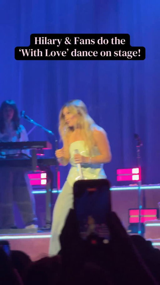 @hilaryduff brings fans on stage for the ‘With Love’ dance in Toronto

#HilaryDuff #SmallRoomsBigNerves #LiveMusic #Toronto #withlove