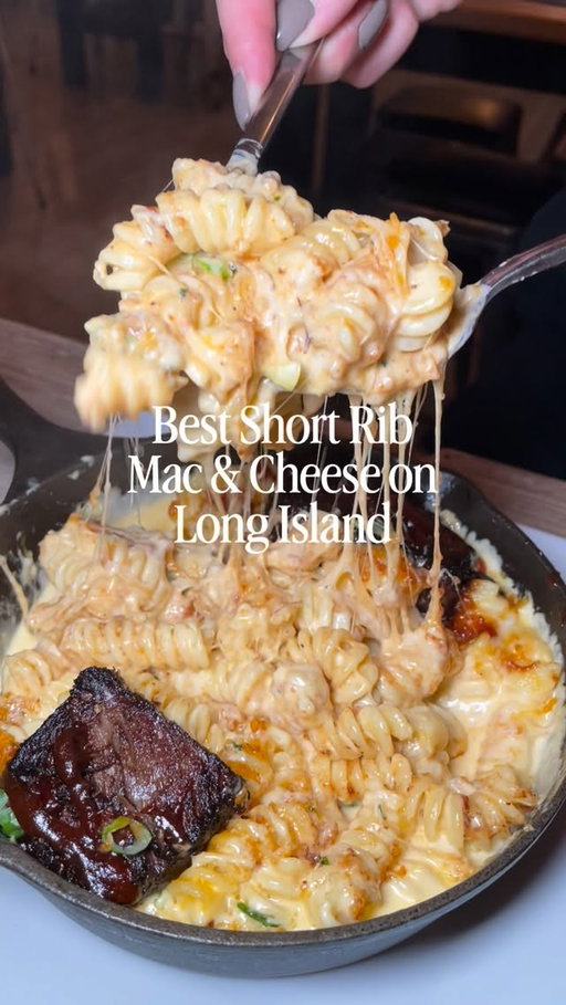 Hey Cousins!

This #macandcheese from @thelocalbabylon in #babylon #longisland was literally life changing - the flavor from the bbq #shortribs and all that #cheese is true flavor magic on perfectly cooked pasta 🥩🧀😋