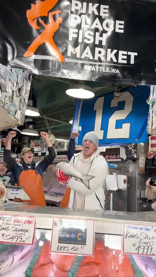 @gronk can really catch anything 🐟

(via @pikeplacefish, hawks_nest/TikTok)