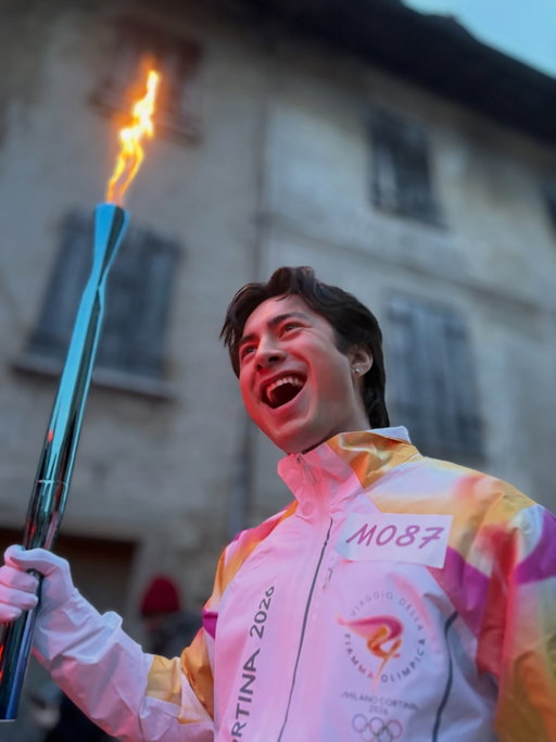 🏑🔥 Olympic Flame + @hudsonwilliamsofficial & @connorstorrieofficial as torchbearers = ABSOLUTE CINEMA 🎬

#MilanoCortina2026 #Olympics #TorchRelay2026