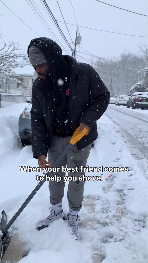 When your friend helps you shovel 😂😆❄️

#comedy #snowstorm #relatable #reels