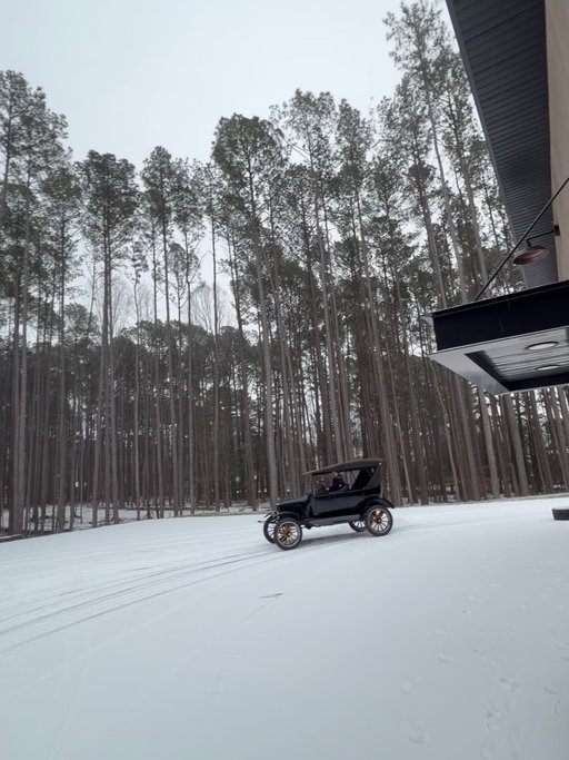 Ever seen a 1924 @ford Model T do a power slide? 

@fordracing | #Drift | #SnowDay