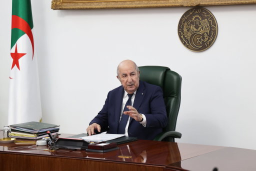 بيان مجلس الوزراء: 

بخصوص مشاركة المنتخب الوطني لكرة القدم في كأس إفريقيا الأخيرة:

ـ كلّف السيد رئيس الجمهورية وزير الرياضة بنقل تهانيه الحارّة للفريق الوطني وطاقمه الفني والتقني، على رأسه المدرب فلاديمير بيتكوفيتش الذي تمنى له مشوارا موفقا في كأس العالم المقبلة، تشجيعا لهم.

ـ كما حيّا السيد الرئيس الجماهير الجزائرية تحية خاصة، ولا سيما المناصرين من جاليتنا بالخارج الذين تنقلوا بقوة من مختلف بلدان العالم، لمناصرة منتخبنا في كأس إفريقيا للأمم.