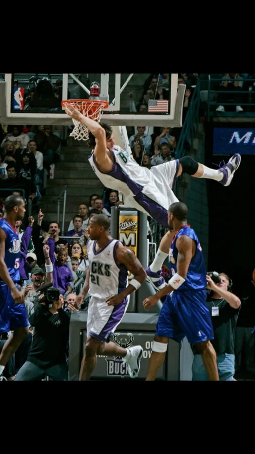 Andrew Bogut: 2010🔥🏀 #SaveTheMidRange 
.
.
.
Via Pitless #basketball #nba #2000s #australia