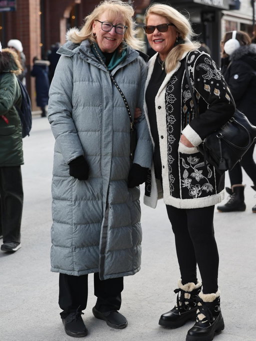 Travis Kelce’s mom Donna Kelce and Taylor Swift’s mom Andrea Swift were seen hanging out today at the 2026 Sundance Film Festival! Tap this photo at the LINK IN BIO to see more.
#DonnaKelce
#AndreaSwift
#TaylorSwift
#TravisKelce
Photos: @backgrid_usa